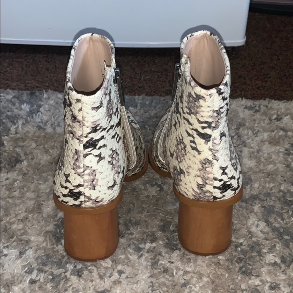 Snakeskin pattern boots - Picture 3 of 3